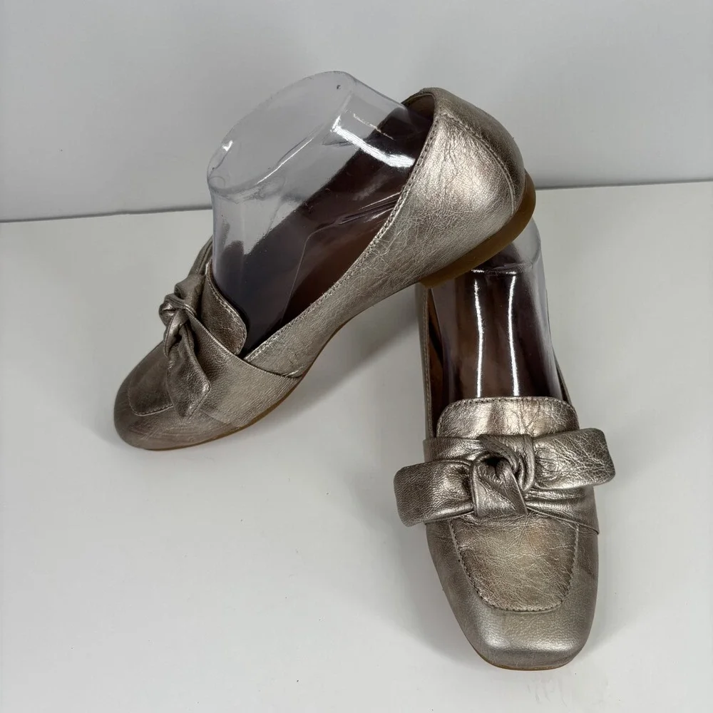 Born Carrine Women's US 7.5M Pewter Metallic Leather Bow Comfort Slip-On Loafers